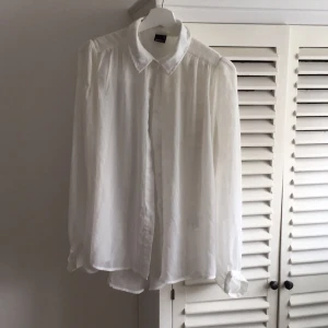  - Söt skjorta från Gina.
Transparant