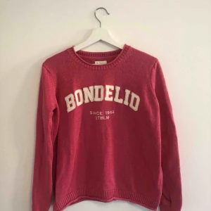  - Super fin tröja från Bondelid. As fräsch då den nästan aldrig använts, tråkigt:( Nypris: 500 kr säljer nu för 100 kr då de inte alls var länge sen jag köpte den. Hoppas nu på att tröjan kan få en ny ägare. Trevlig kväll ! 