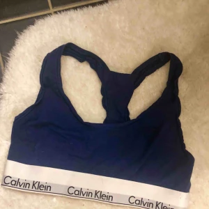  - Calvin Klain topp, storlek S. Fint skick! 