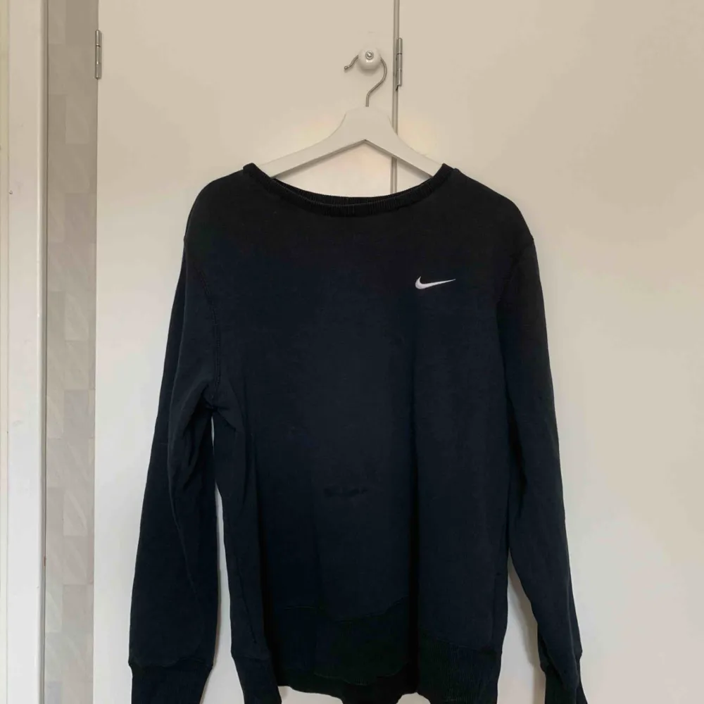 Vintage Nike sweater i storlek L. Fint skick! Fraktar naturligtvis.. Tröjor & Koftor.