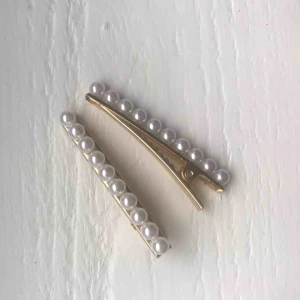  - Jättefina hårspännen med pärlor på från Chiquelle. Aldrig använda och i perfekt skick! Orginalpris 100kr utan frakt