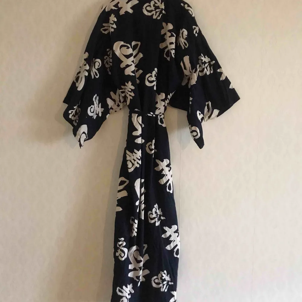 Japansk morgonrock/kimono/klänning/kaftan. Vintage! Frakt 39:- . Klänningar.
