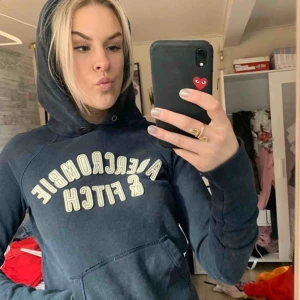  - Hoodie från Abercrombie & fich, jätte skön och snygg!