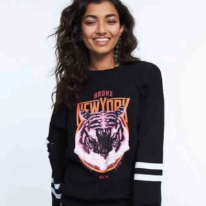  - Tröja från GinaTricot Storlek S Använt ett fåtal gånger Säljer för 100kr  Går att skickas mot fraktkostnad