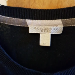  - Herr tröja grå färg, väldigt fräch har knappast använts, storlek medium 