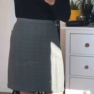 Superfin grå kjol som jag aldrig använder längre♥️ frakt tillkommer 