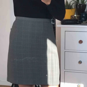  - Superfin grå kjol som jag aldrig använder längre♥️ frakt tillkommer 