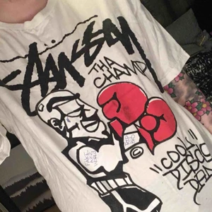  - Stussy T-shirt. Köpt på caliroots 
