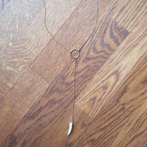  - Halsband, oanvänd. Frakt betalas av köparen 