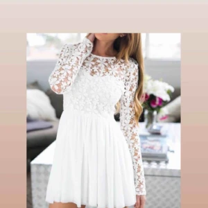  - Jättefin vit klänning från DM retro i nyskick (endast använd 1 gång i några timmar)🌟🌸 Kan mötas upp i Stockholm eller frakta 