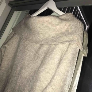  - Off shoulder tröja, använd 1 gång🌹