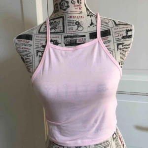  - Rosa magtröja, storlek S men passar XS också