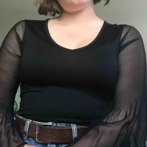  - Cool tröja från Humana. Köpare betalar frakt eller så möts vi upp i Lund. 