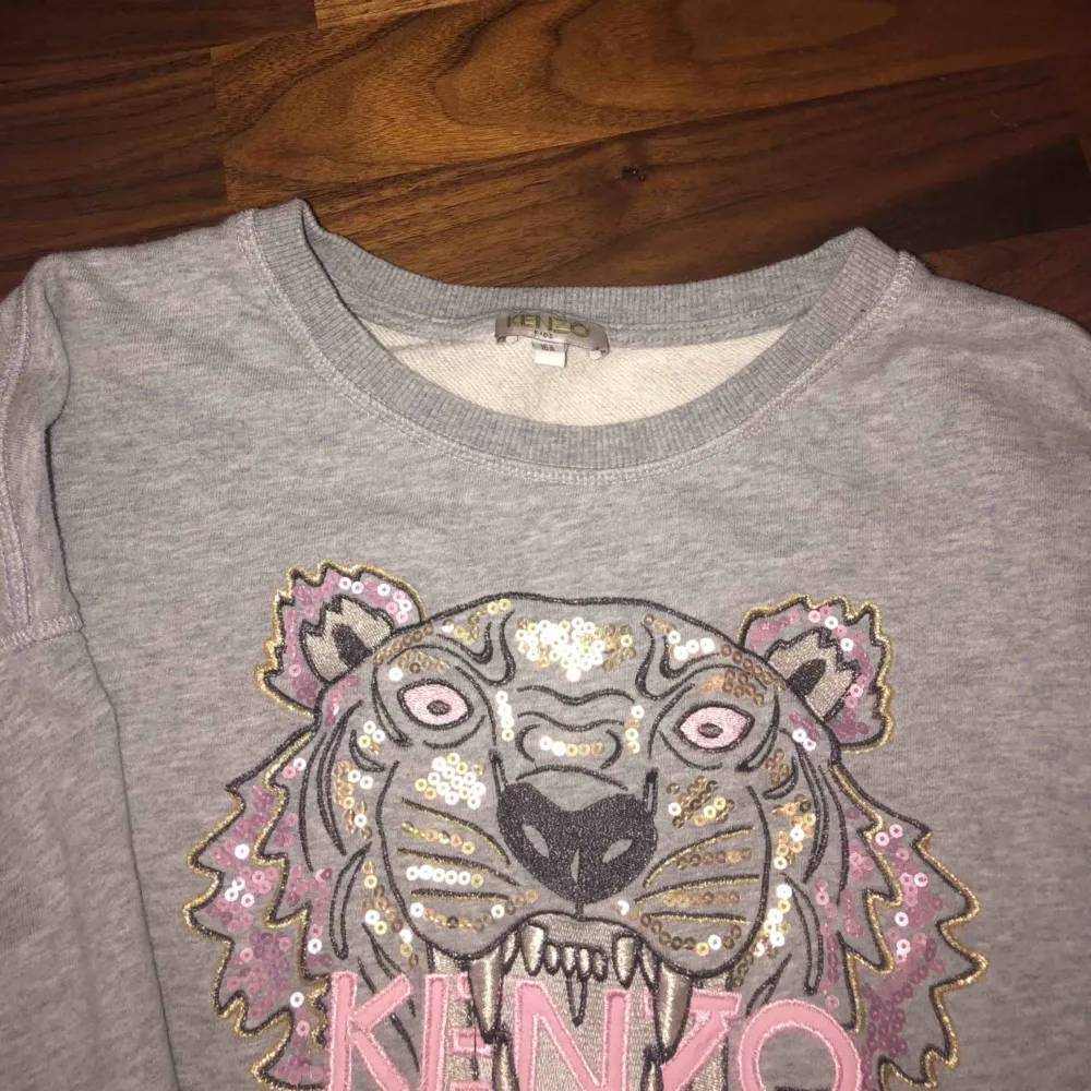 (ÄKTA) kenzo sweatshirt med rosa detaljer, passar XS-S (16a) - kan mötas upp i Stockholm!. Hoodies.