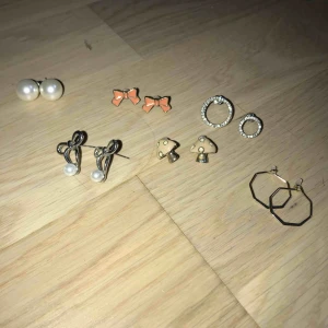  - Mixade örhängen 20kr paret, 75kr för alla, frakt tillkommer (9kr) 