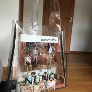  - Äkta nunoo bag☺️ säljer pga att den aldrig kommer till användning! Hör av dig så berättar jag mer! 