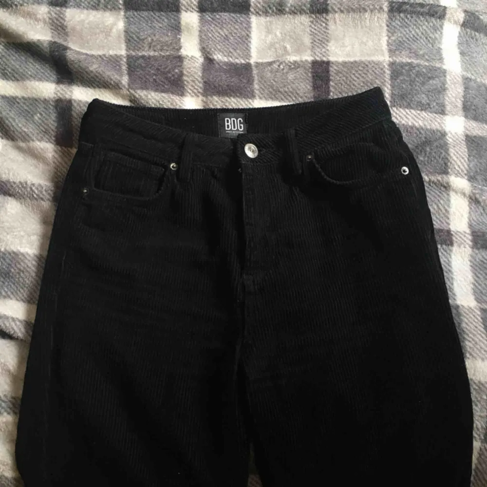 Manchester byxor från Urban Outfitters🌟 Avklippta för att passa bättre på mig som är 163cm. Jeans & Byxor.