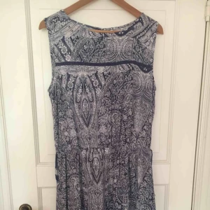  - Oanvänd sommarklänning från Esprit. Strl 40 med lappar kvar. 80 kr eller högst budande, köpare står för frakt. Lycka till! 