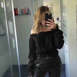 Fin topp - Super fin off-shoulder topp med prislappen kvar 