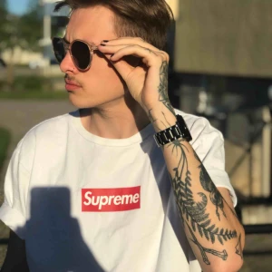  - Säljer en äkta supreme box logo tee för jag tröttnat