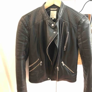  - Skinnjacka från zara. Fint skick. 