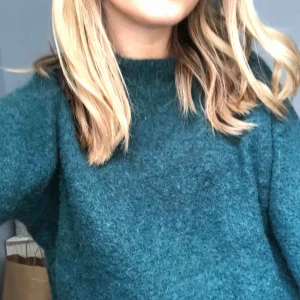  - Jättefin grön tröja. Köparen står för frakt!