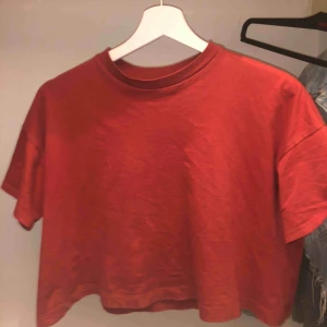  - As fin T-shirt från Weekday i storlek xs men passar även s. 