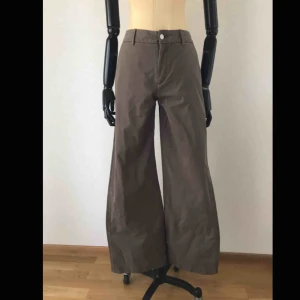  - Ease Trouser från HOPE, helt oanvända. 