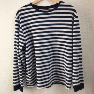  - Skitmysig tröja från ASOS!! Fint skick! Frakt tillkommer! 