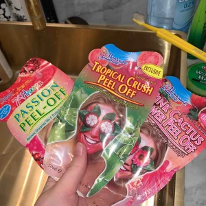  - 3 Peel-of masker med smak av pink cactus, tropical crush & passion. 50 Kr styck. Köpa för 70 kr styck 