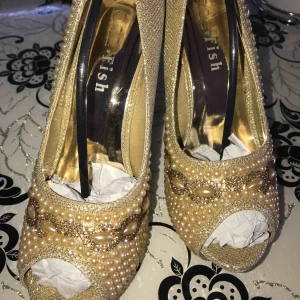  - Använda en gång på fest. Nu ligger de bara runt här hemma. 