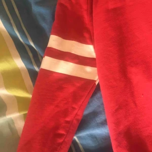  - Fin, knappt använd tröja. Fick i present men var för liten :) frakt tillkommer. 