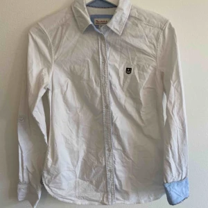  - Bondelid skjorta i härligt tjockt bomullstyg, storlek 34 (passar 36/38) Fint skick, knappt använd 