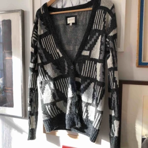  - Stickad kofta från forever 21. Gott skick.