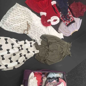  - Flickkläder allt för 150kr ink de i resväskan 