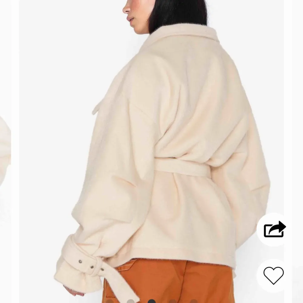 Säljer denna fina jacka använd en enda gång annars har den bara hängt i garderoben. Köpt från nelly. Märke missguided. Den kommer inte till användning då det inte är min stil. Passar även en 38. Lika fin i verkligheten. Jackor.