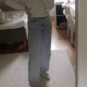  - Supersnygga byxor från monki! w 28! I bra skick och nya