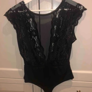  - Body i spets från Vero Moda 