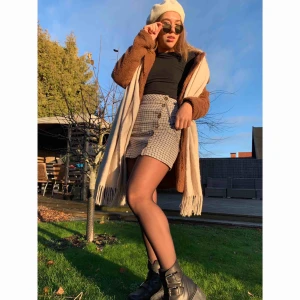  - Jättesöt rutig kjol från H&M, använd typ två-tre gånger! Kan mötas upp i Malmö eller frakta:)