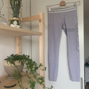 Aim’n tights - Aim’n grey power tights. Endast använd ett fåtal gånger. Frakt tillkommer.