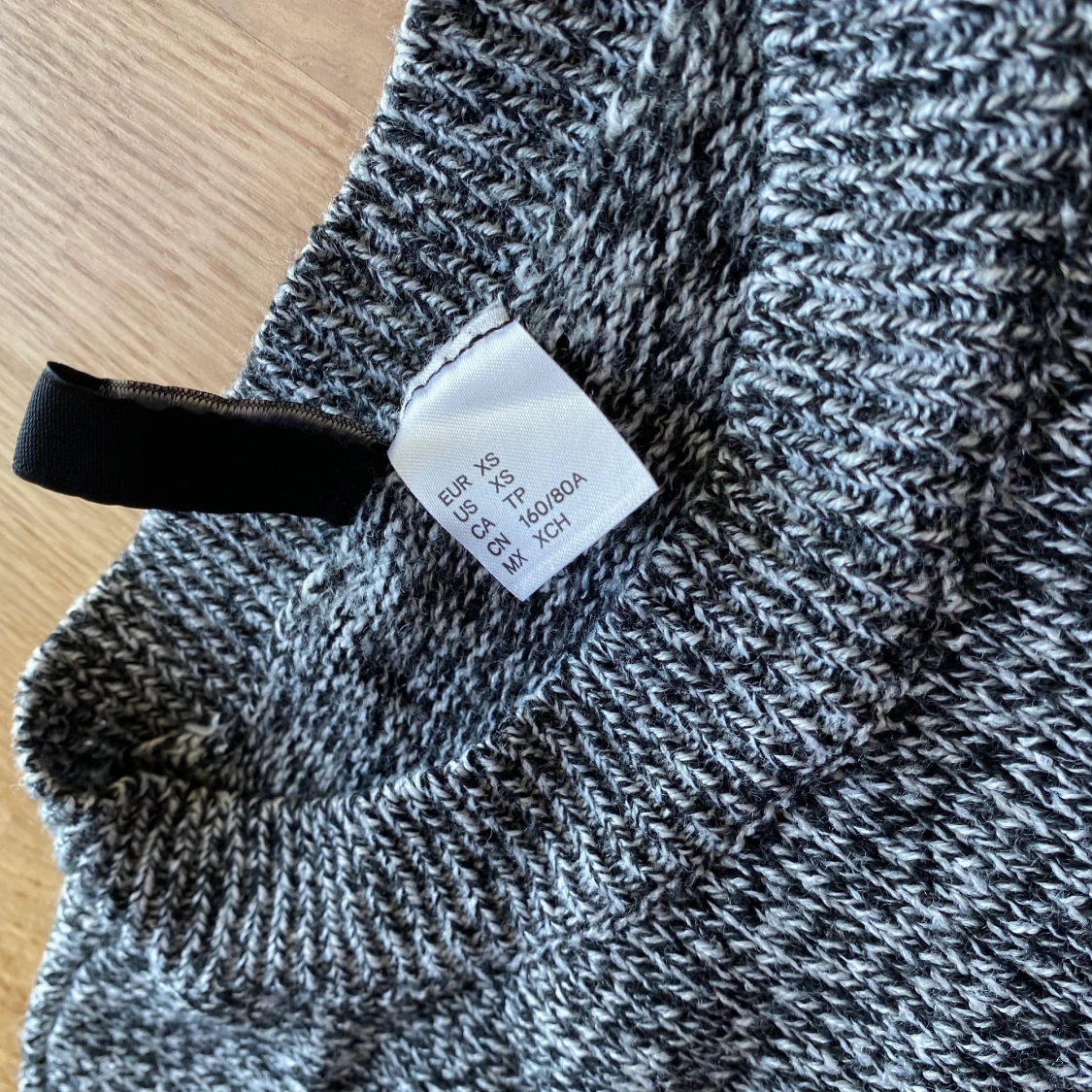 Svart och Vit Tröja - 90