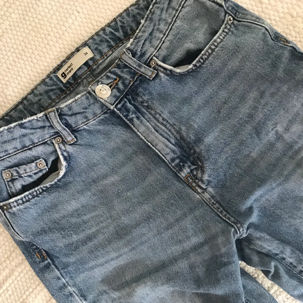 Mina favvo jeans är för små! Supersnygga med hög midja från ginatricot. Älskar dem men måste väl släppa taget! 😂 grattis du som får ta över. Du står själv för frakt 😉. Jeans & Byxor.