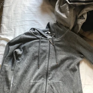 Cubus kofta - Superfin Cubus tröja/kofta,den e typ mörkgå