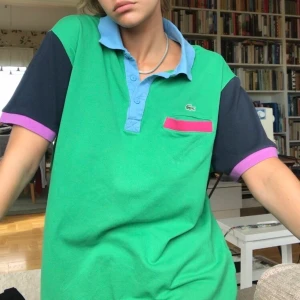 Så snygg lacrosse-piké - Galet snygg piké från Lacrosse! Lite textur i tyget vilket framgår på 3:e bilden. Färgen är ett mellanting mellan de första och tredje bilden skulle jag påstå❤️ FRI FRAKT :)