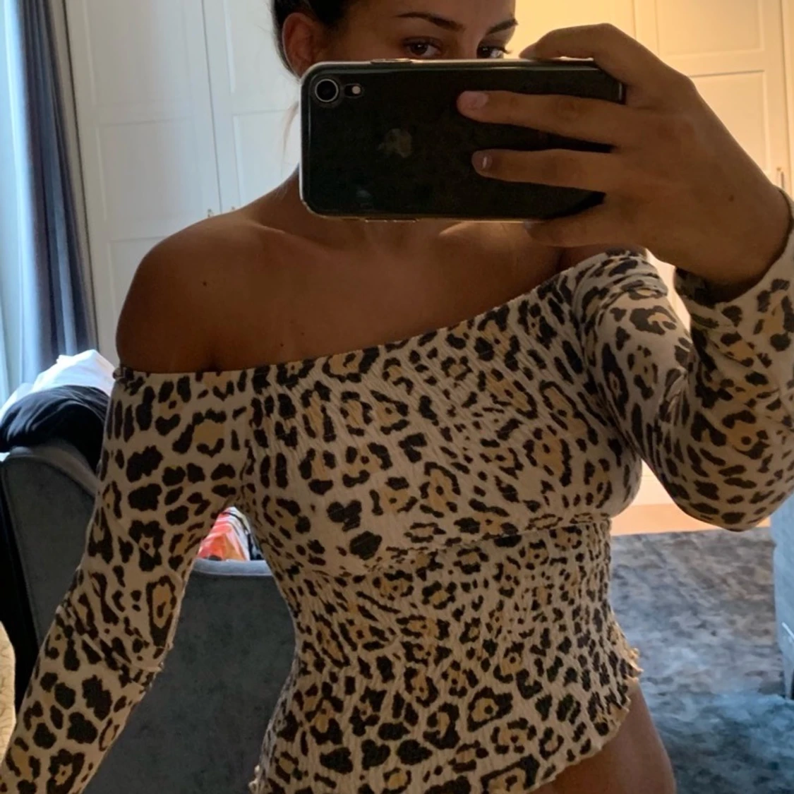 Leopardmönstrad offshoulder tröja 