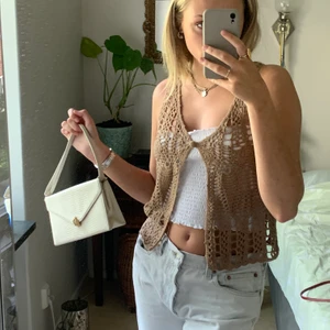 Virkad väst - En brun virkad väst, ääääälskar!!!!