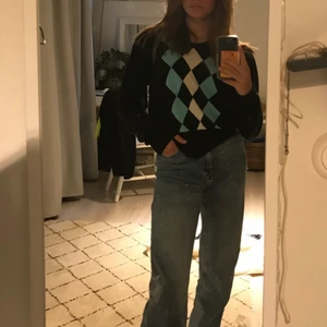 Vintage tröja - Vintage tröja med blått mönster, storlek:xs-m, lägg gärna bud i kommentarena,utgångs bud=130kr (säljer endast för ett bra bud) 🦋🦋🦋