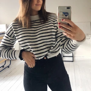 Randig tröja  - Randig stickad tröja från nakd, storlek S 