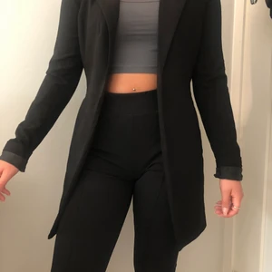 Kappa från only  - Säljer min kappa från only, endast använd få gånger. Har innertyg och två fickor samt knyte framtill.