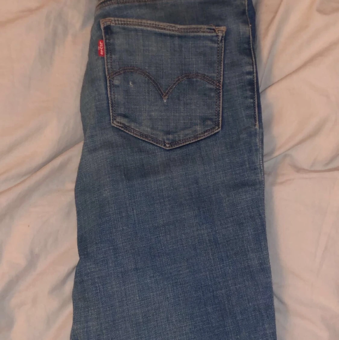 ljusblå levis jeans